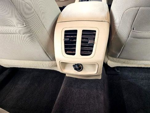 Used 2017 Ford Taurus SEL image 34