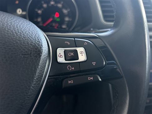 Used 2018 Volkswagen Passat 2.0T SE image 18