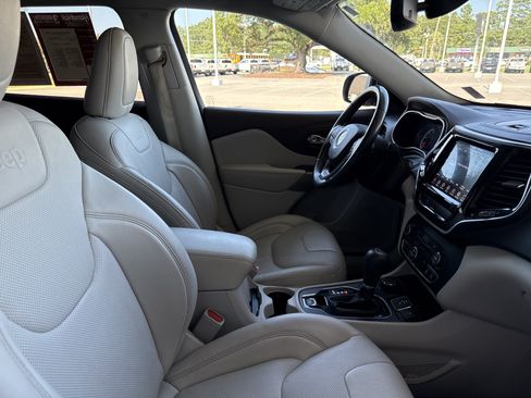 Used 2019 Jeep Cherokee Limited AWD/4WD image 31