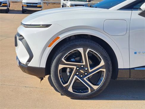 New 2026 Chevrolet Equinox EV LT w/ Convenience Package II image 8