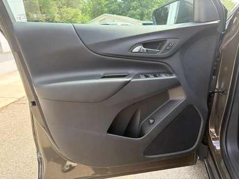 Used 2023 Chevrolet Equinox LT FWD image 19