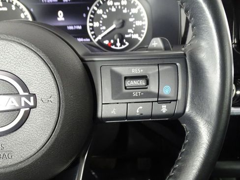 Used 2024 Nissan Pathfinder SV image 18