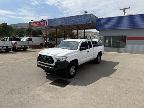 Used 2018 Toyota Tacoma SR RWD image 8