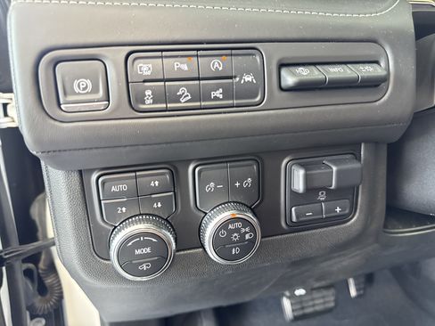 Used 2024 GMC Yukon Denali Ultimate AWD/4WD image 22