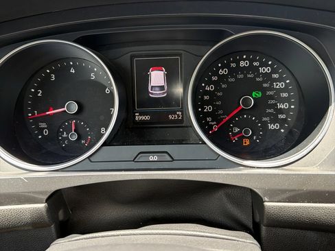 Used 2018 Volkswagen Tiguan SE FWD image 8