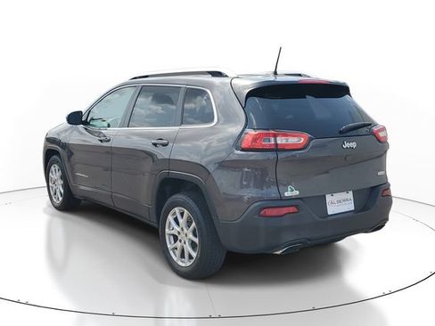 Used 2017 Jeep Cherokee Latitude w/ Comfort/Convenience Group FWD image 3