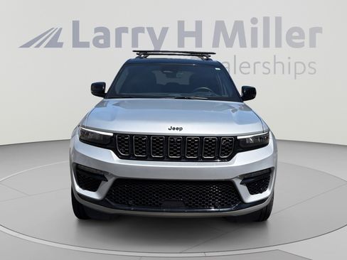 Used 2024 Jeep Grand Cherokee Summit AWD/4WD image 8