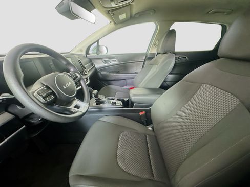 Used 2025 Kia Sportage LX FWD image 13