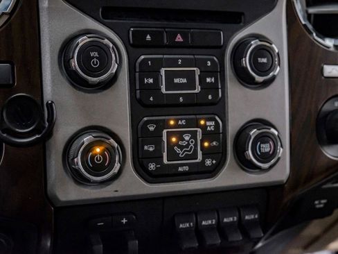 Used 2016 Ford F250 Lariat w/ Lariat Interior Package image 25