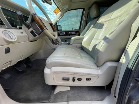 Used 2014 Lincoln Navigator 2WD image 13