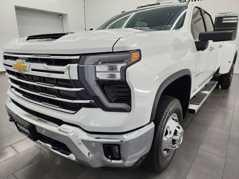 Used 2024 Chevrolet Silverado 3500 LTZ w/ LTZ Convenience Package image 7
