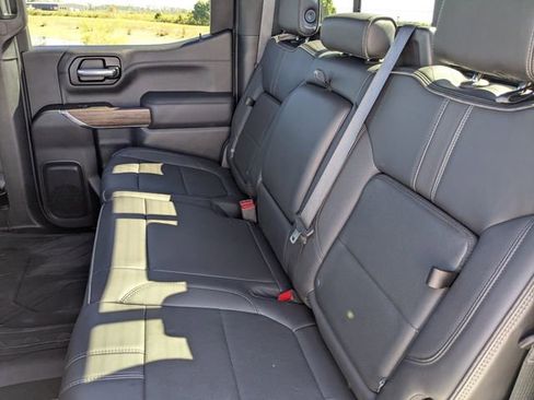 Used 2022 Chevrolet Silverado 1500 High Country w/ Technology Package image 13