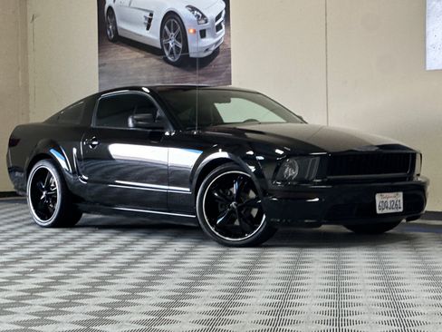 Used 2008 Ford Mustang GT Premium RWD image 2