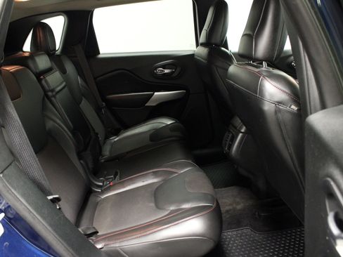 Used 2018 Jeep Cherokee Trailhawk w/ Comfort/Convenience Group image 16