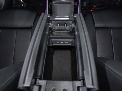 Certified 2025 Mercedes-Benz GLB 250 image 25