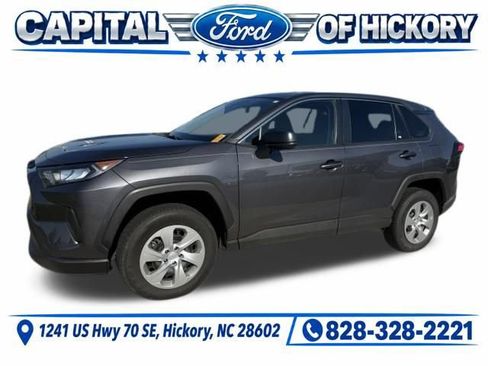 Used 2022 Toyota RAV4 LE FWD image 1