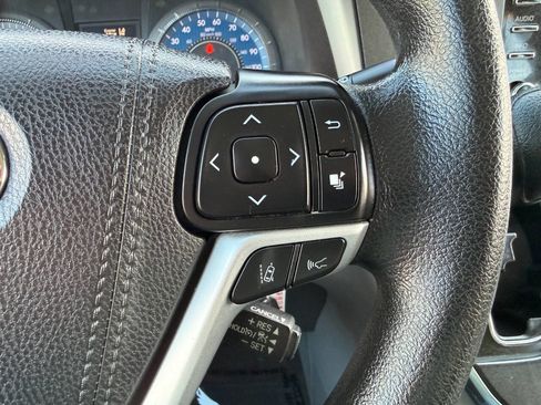 Used 2018 Toyota Sienna L w/ Carpet Mat Package image 34