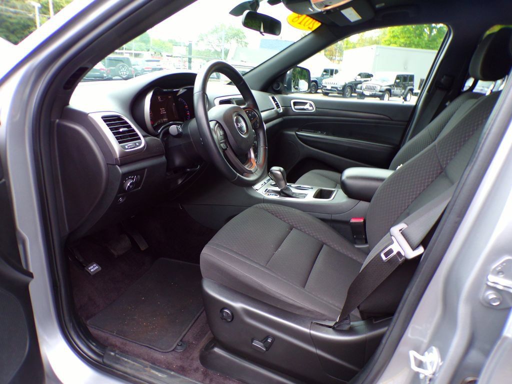 Certified 2018 Jeep Grand Cherokee Laredo AWD/4WD image 13