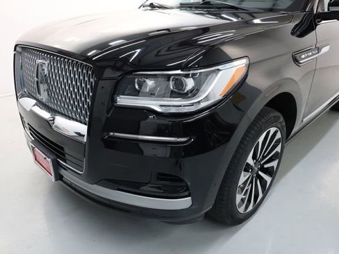 Used 2023 Lincoln Navigator Reserve image 19