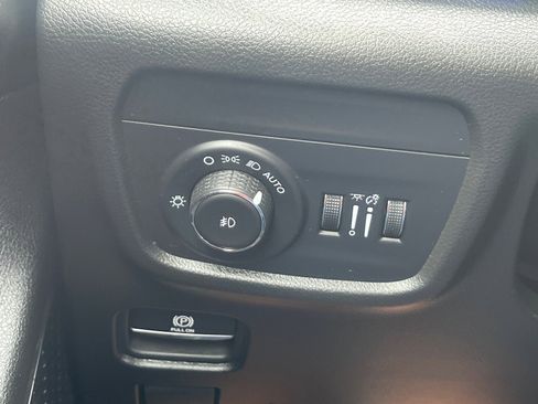 Used 2025 Jeep Grand Cherokee Summit image 17