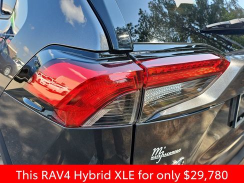 Used 2022 Toyota RAV4 XLE AWD/4WD image 20