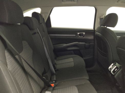 Used 2023 Kia Sorento LX image 19