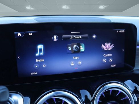 Used 2025 Mercedes-Benz GLB 250 image 38