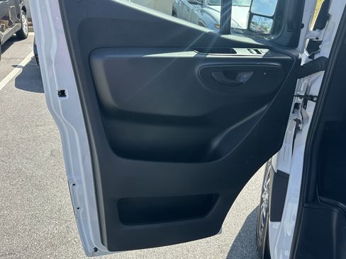 Used 2024 Mercedes-Benz Sprinter 2500 image 10