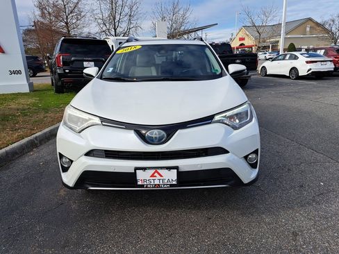 Used 2018 Toyota RAV4 Limited image 3