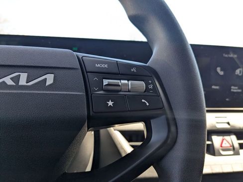 Used 2025 Kia K4 LXS image 16