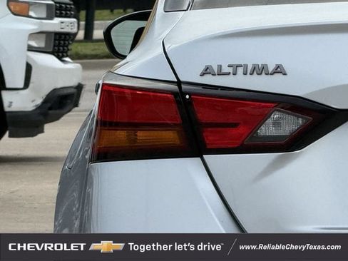 Used 2024 Nissan Altima 2.5 SV FWD image 9