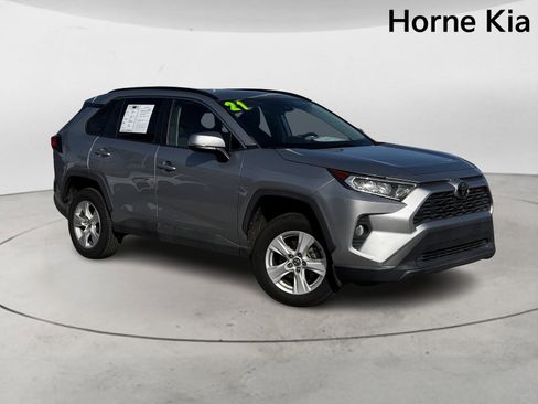 Used 2021 Toyota RAV4 XLE w/ Convenience Package image 2