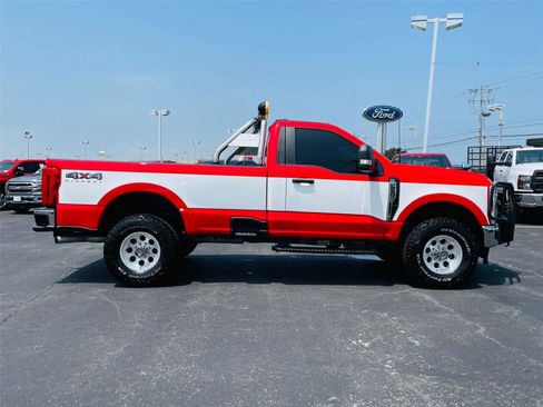 Used 2025 Ford F250 XLT AWD/4WD image 3