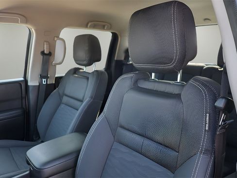 Used 2023 Nissan Frontier SV image 11