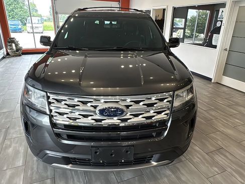Used 2018 Ford Explorer XLT w/ Equipment Group 202A FWD image 4