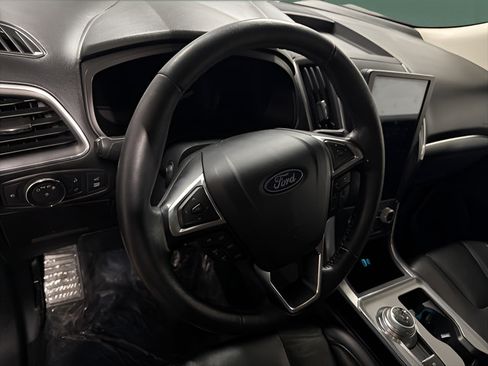 Used 2022 Ford Edge Titanium AWD/4WD image 18
