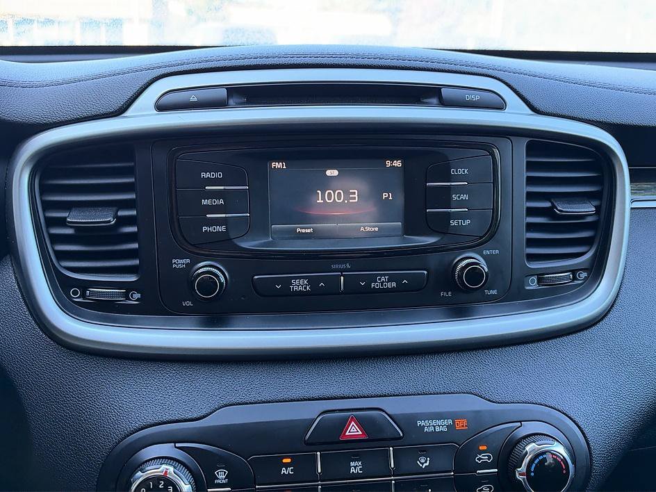 Used 2017 Kia Sorento AWD image 32
