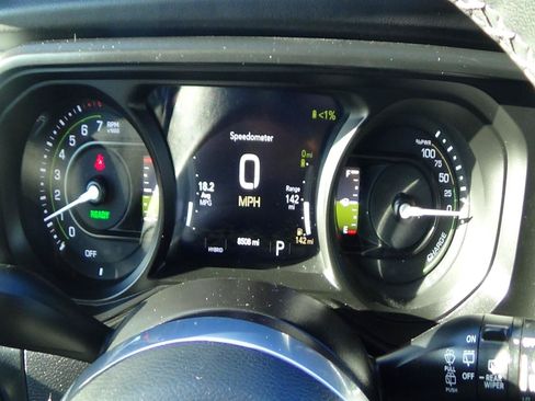 Used 2025 Jeep Wrangler Unlimited Sahara AWD/4WD image 26