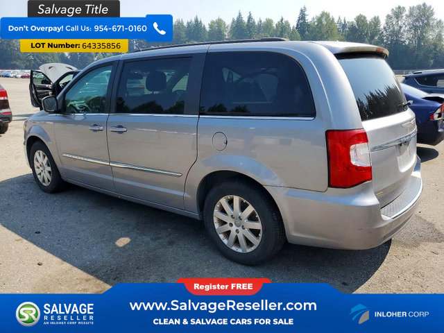 Used 2016 Chrysler Town & Country Touring FWD image 3