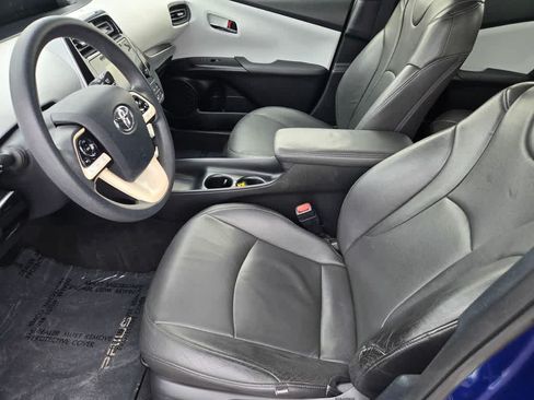 Used 2017 Toyota Prius Two w/ Prius Two Safety Plus Package FWD image 17