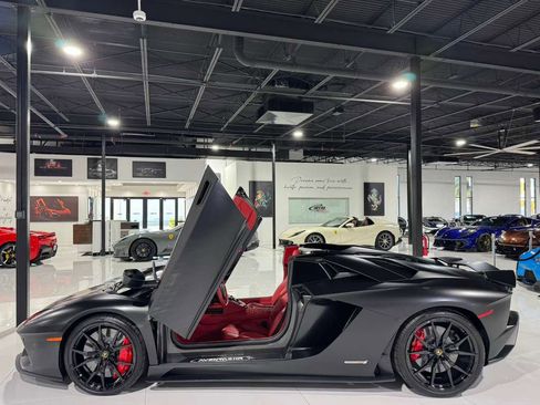 Used 2018 Lamborghini Aventador S image 12