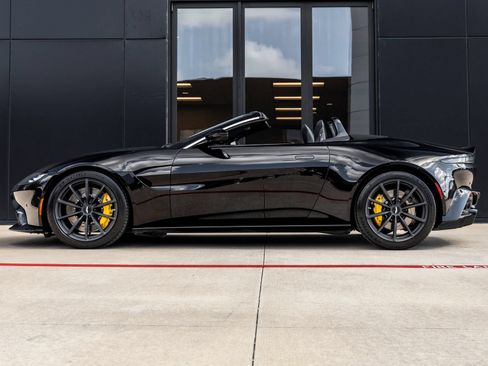 Used 2022 Aston Martin V8 Vantage Roadster RWD image 10