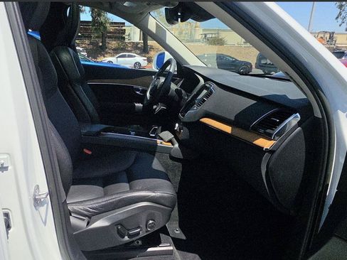 Used 2023 Volvo XC90 T8 Core AWD/4WD image 9