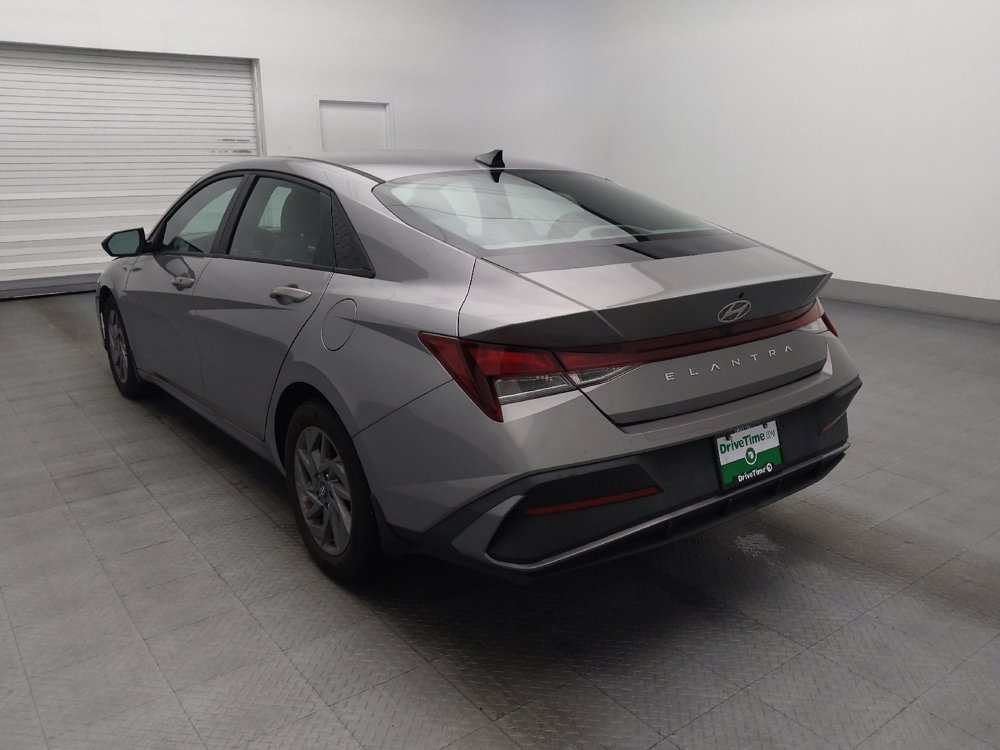Used 2024 Hyundai Elantra SEL FWD image 5