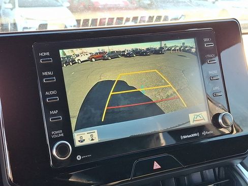 Certified 2022 Toyota Venza XLE image 18