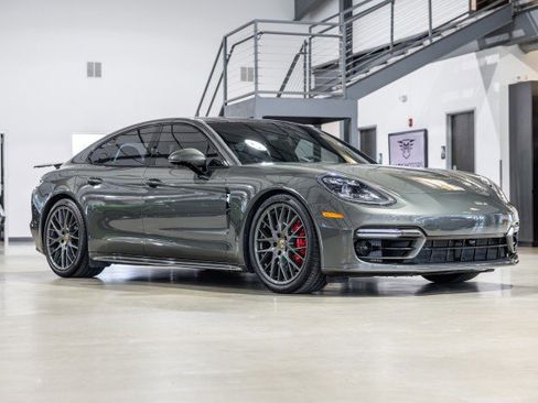 Used 2023 Porsche Panamera GTS image 8