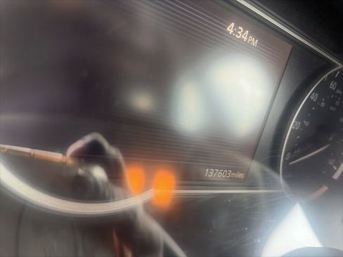 Used 2019 Nissan Kicks SR w/ Exterior Package image 2