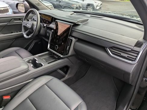 Used 2024 GMC Acadia Elevation image 42