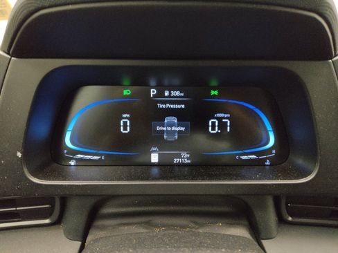 Used 2025 Hyundai Elantra Sport FWD image 23