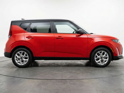 Used 2025 Kia Soul LX w/ LX Technology Package image 11